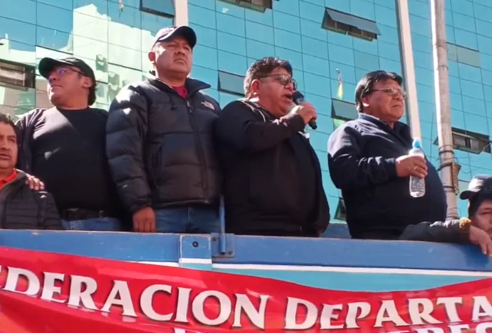 Choferes no pagarán peajes e ingresarán en huelga de hambre