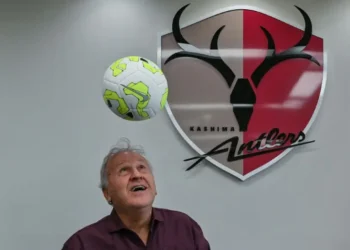 Zico lamenta que los brasileños «van a Europa demasiado pronto»