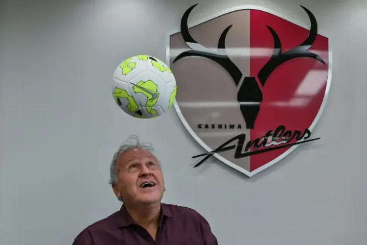 Zico lamenta que los brasileños «van a Europa demasiado pronto»