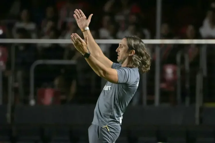 El argentino Zubeldía deja de ser entrenador del Sao Paulo