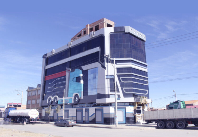 Una familia edificó un salón en memoria de su camión más querido