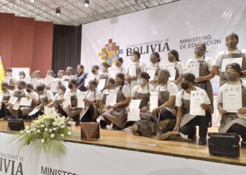 Escuelas Manq’a gradúan a su séptima generación