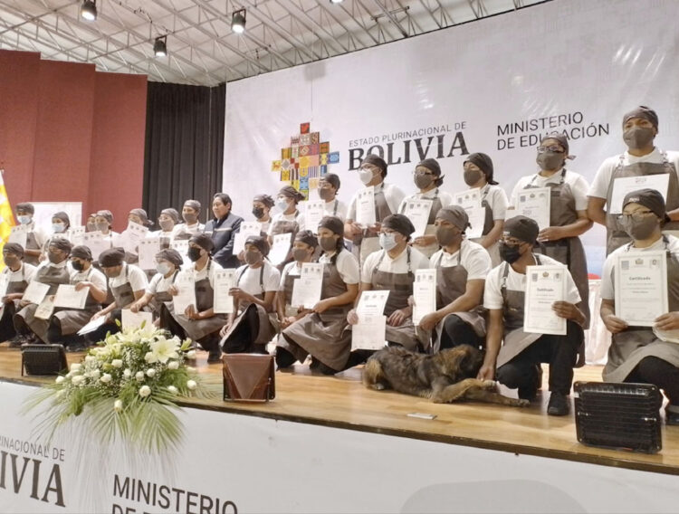Escuelas Manq’a gradúan a su séptima generación