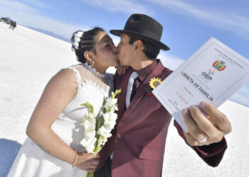 El Salar de Uyuni es testigo de 34 matrimonios