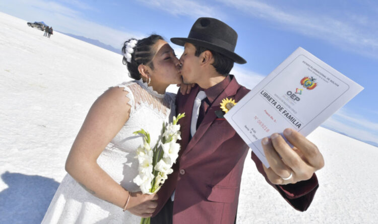 El Salar de Uyuni es testigo de 34 matrimonios