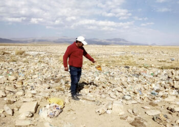 La polución de plásticos y las descargas mineras no dan tregua al Uru Uru