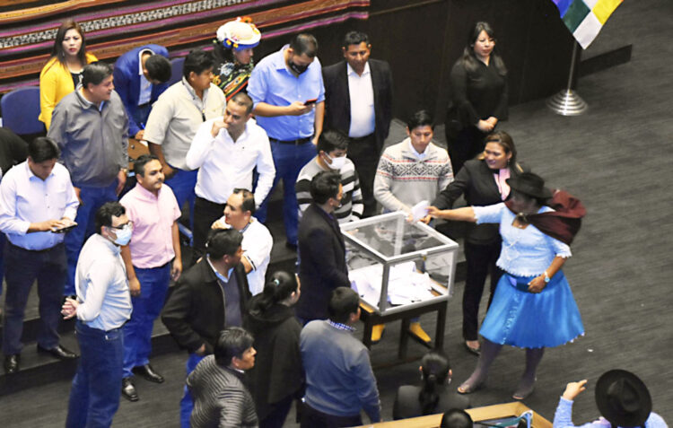CC pide disculpas por su ‘error’: ‘A llorar al río’, hay Defensor