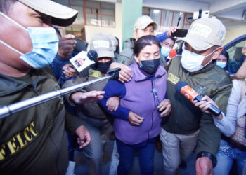 Quinta dirigente cocalera es detenida y otros dos huyen