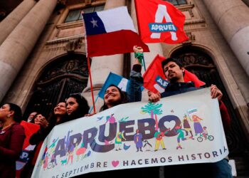 ‘Comprar vida’ o morir esperando: Chile decide si garantiza el derecho a la salud