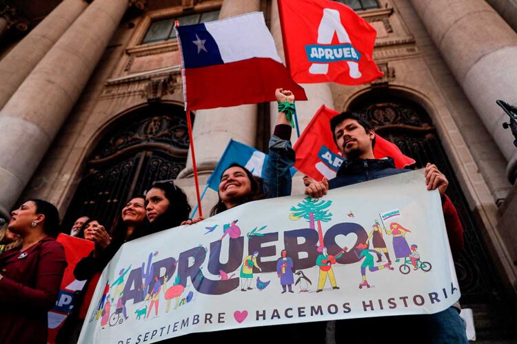 ‘Comprar vida’ o morir esperando: Chile decide si garantiza el derecho a la salud