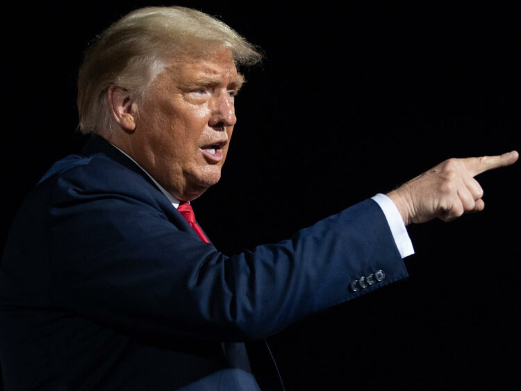 Luz verde para publicación de orden de allanamiento a mansión de Trump