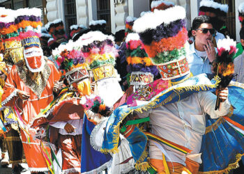 San Roque estrena título con procesión de 3.000 chunchos