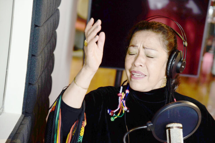 Una veintena de artistas homenajean a Luisa Molina