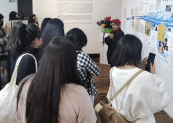 Líder de BTS inspira a fans bolivianas a visitar museos