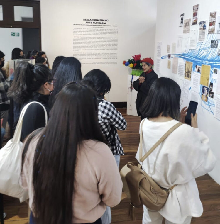 Líder de BTS inspira a fans bolivianas a visitar museos