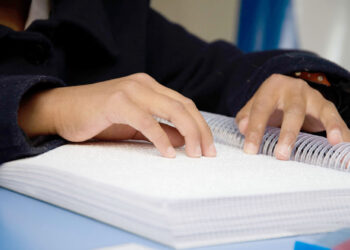 En la FIL enseñarán braille con textos de autores nacionales