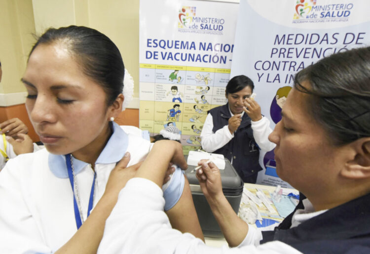 Vacuna contra la influenza es prioridad en el invierno