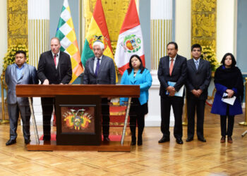 Estudiantes suman 300 obras al mosaico más grande de la historia