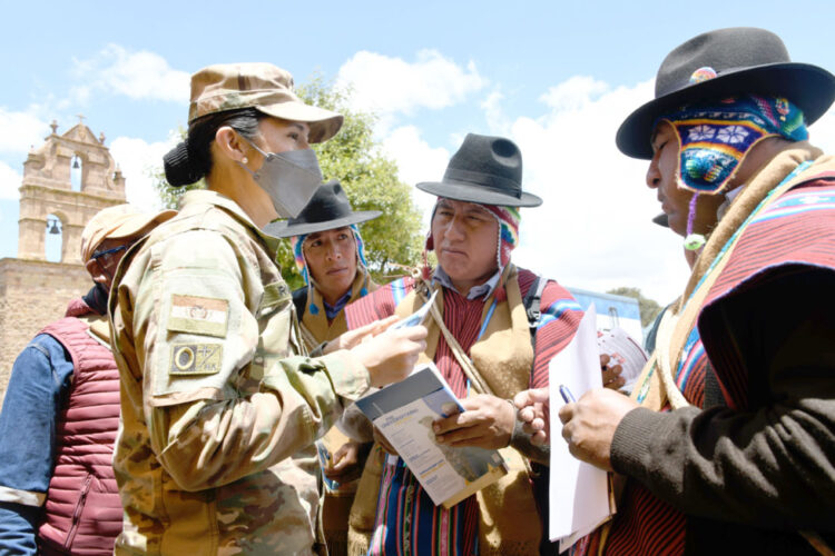 Mujeres en las FFAA: Desde 2006 sube de 42 a 1.433 la cantidad de féminas militares