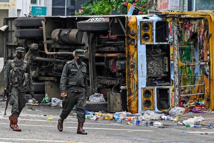 Toque de queda en Sri Lanka tras violencia y renuncia del primer ministro