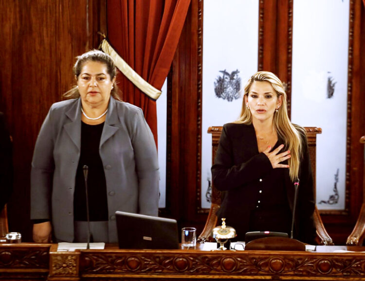 Dan detención en casa a exdiputada por asumir presidencia en 2019