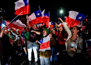 Gobierno de Boric anuncia ajustes tras shock electoral en Chile