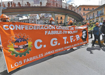 Una ley restituirá a despedidos; sector privado la objeta