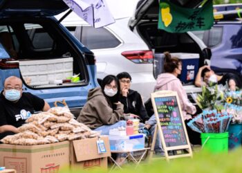 Sube el desempleo y baja el consumo en China