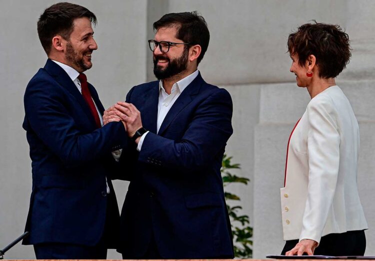 Boric modifica su gabinete ministerial tras fracaso de la nueva Constitución