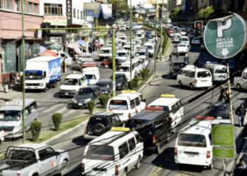 Choferes plantean ampliar restricción para transporte de El Alto