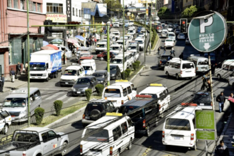 Choferes plantean ampliar restricción para transporte de El Alto