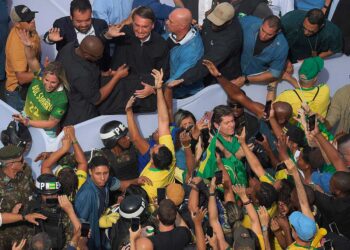 Marea verdeamarilla invade Copacabana con la ‘misión’ de reelegir a Bolsonaro