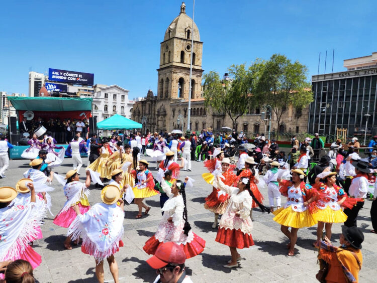 La cueca resonó en su día y se alista para rotar en el país