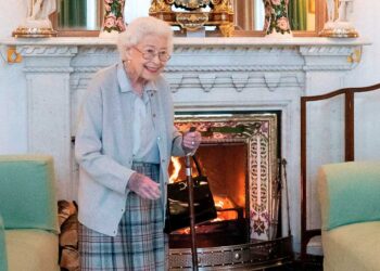 Los médicos de la reina Isabel II, ‘preocupados’ por su salud