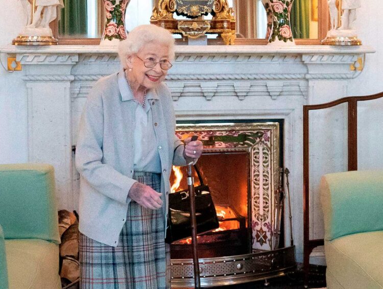 Los médicos de la reina Isabel II, ‘preocupados’ por su salud