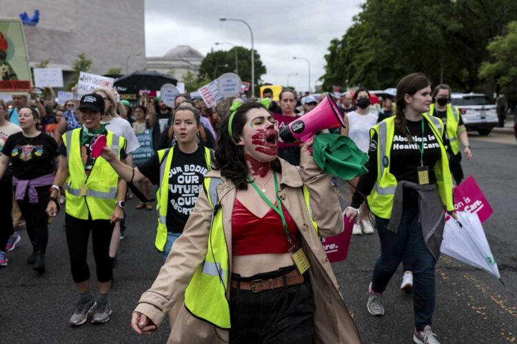 Decenas de miles manifiestan en EEUU en favor del derecho al aborto