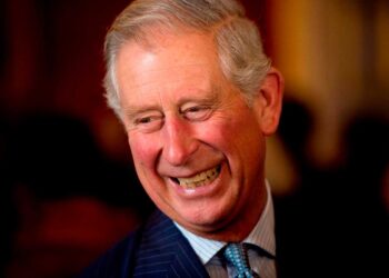 Carlos III inicia su reinado de luto por la muerte de Isabel II