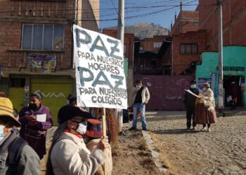 Padres de familia piden 'paz' para que sus hijos pasen clase presenciales. Foto: Pedro Luna