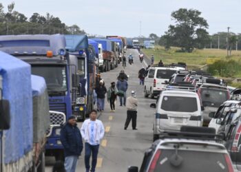 Incrementan puntos de bloqueo en Cuatro Cañadas, Camacho ve decisión de ‘cercar’ a Santa Cruz