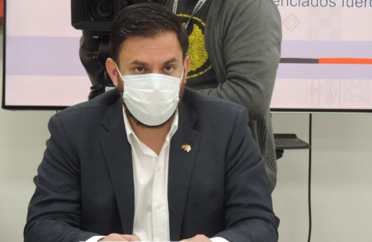 Ministro Del Castillo volverá a comparecer ante el Legislativo por tráfico de autos robados