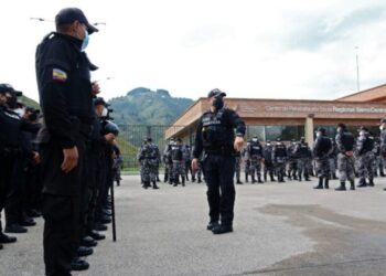 Un guardia y dos reclusos heridos deja incidente en cárcel de Ecuador