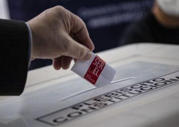 Comienza conteo de votos en plebiscito constitucional en Chile