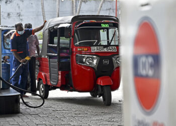 Sri Lanka al borde de la parálisis por agotamiento de reservas de carburante