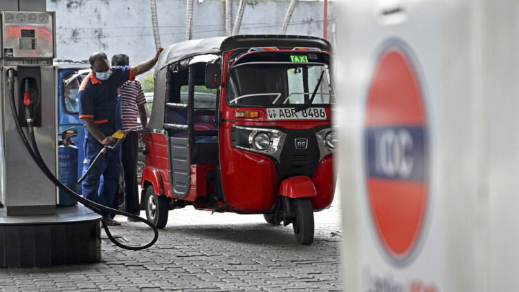 Sri Lanka al borde de la parálisis por agotamiento de reservas de carburante