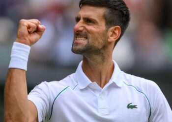 Djokovic y Jabeur sufren pero pasan a semifinales de Wimbledon