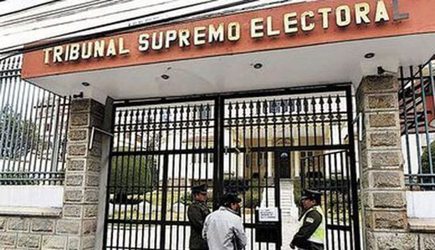 La vocal Chuquimia dice que Ruiz renunció al TSE porque encontró otra fuente laboral