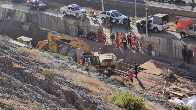 Rescatan los dos cuerpos sin vida que quedaron sepultados por la caída de talud en La Paz