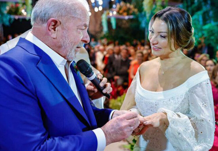 Lula se casa en Brasil a cinco meses de las elecciones