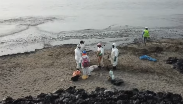 Perú prorroga emergencia ambiental en costa afectada por derrame de crudo