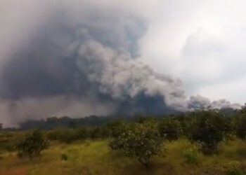Al menos 150 personas evacuadas por erupción de volcán de Fuego en Guatemala
